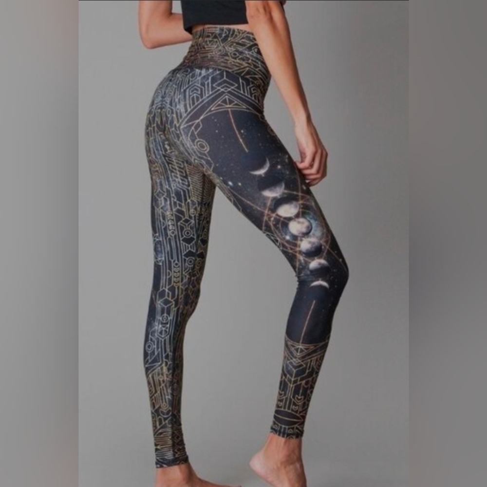 SUPER RARE NWT NIYAMA SOL DARK MOON GOLD VERSION LEGGINGS, SMALL, W/ BAG